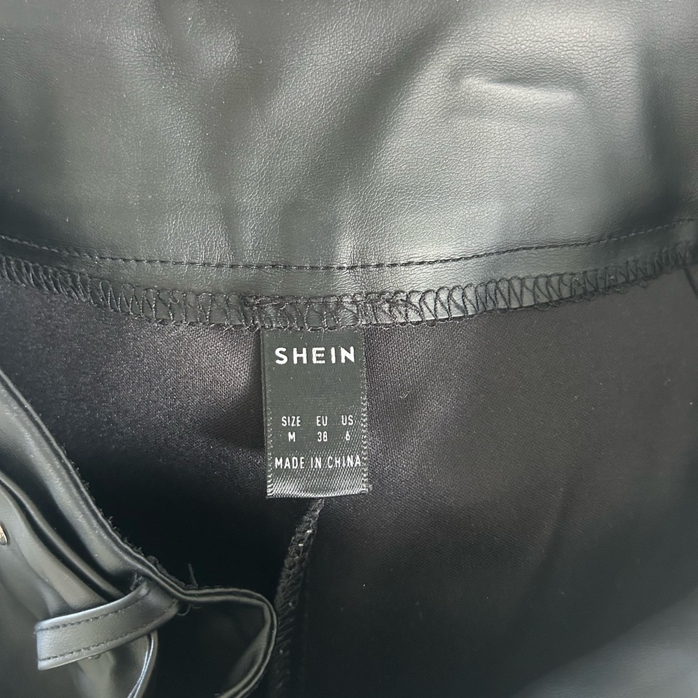 SHEIN Black High Waist Belted Shorts - Picture 2 of 6